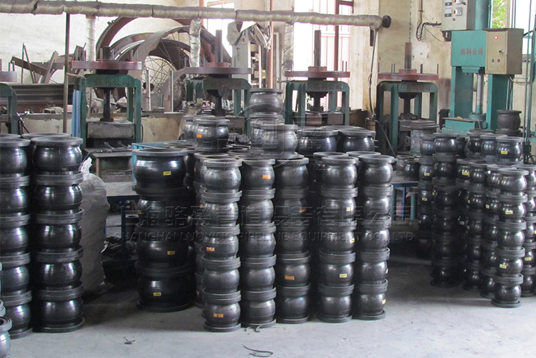 广西省贺州市覃塘区橡胶接头生产线